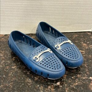 Floafers Women’s Blue Slip-On Rubber Loafers Size 7